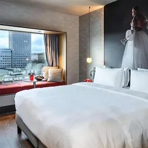 4* Hotell Radisson Red Hotel,